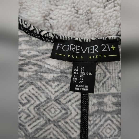 NWT! FOREVER 21 TANK TOP ! - Picture 4 of 4